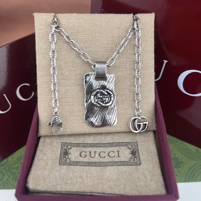 Gucci Pêndulos Interlocking G Logo em Ouro e Prata com Acabamento Texturizado de Madeira 6