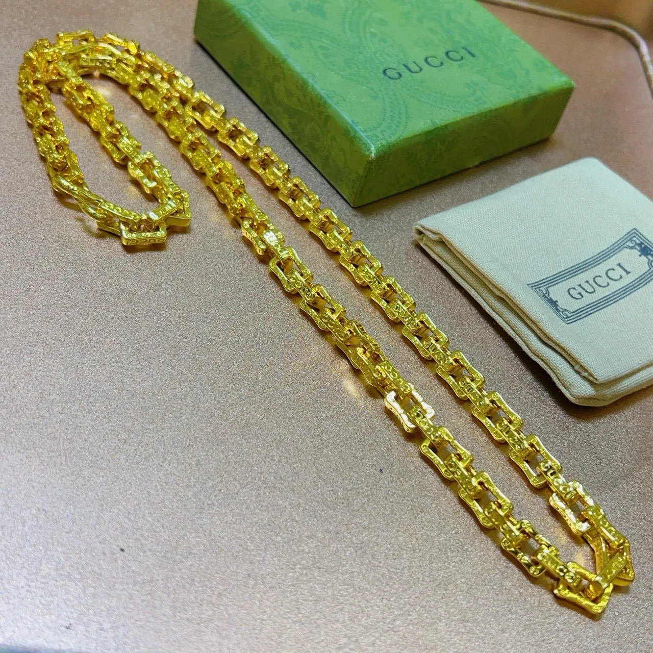 Gucci 金色刻字链接链项链 3