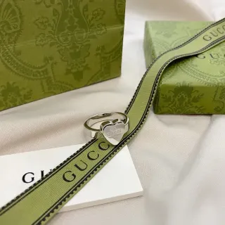 Gucci 心形刻字 Logo 戒指