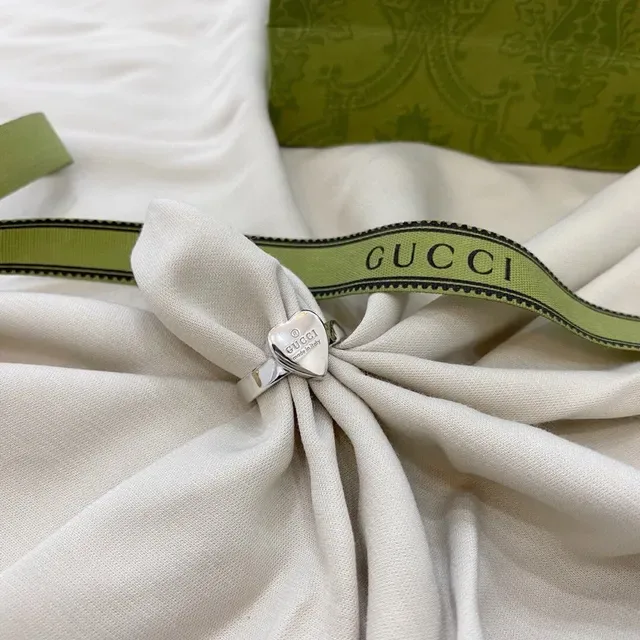 Gucci 心形刻字 Logo 戒指 5