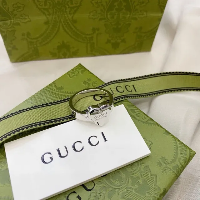 Gucci 心形刻字 Logo 戒指 9