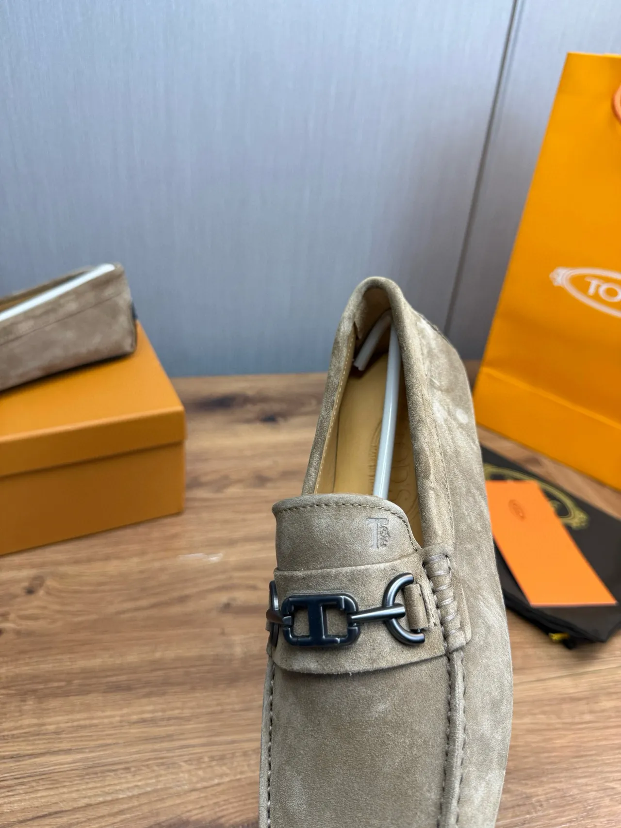 Gucci Horsebit 1955 米色麂皮乐福鞋 2