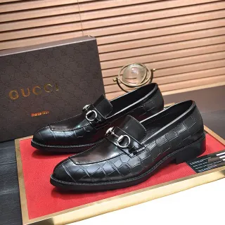 Gucci Horsebit 1955 حذاء لوفر جلد أسود مطبوع بتصميم التمساح