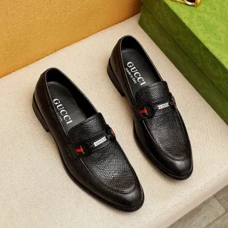 Gucci Horsebit 1955 काले लाल टेक्स्चर्ड लेदर बकल लोअफर
