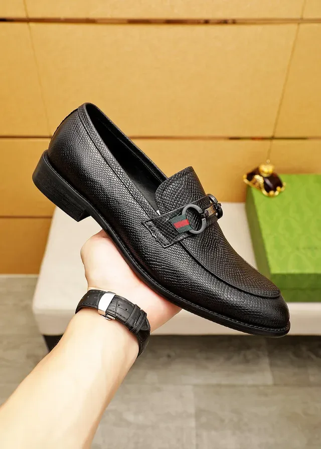 Gucci Horsebit 1955 Black Red Textured Leather Buckle Loafer 7