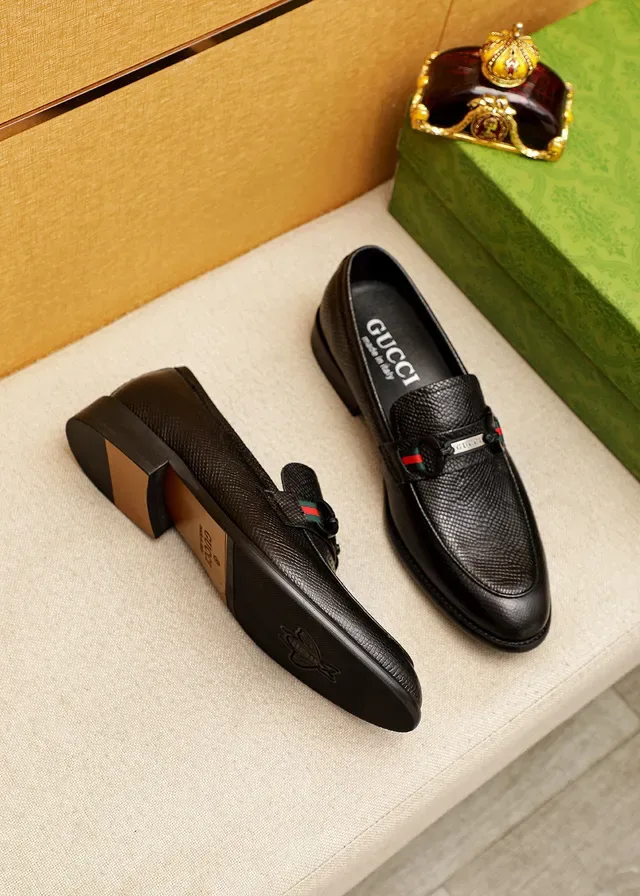 Gucci Horsebit 1955 Black Red Textured Leather Buckle Loafer 9