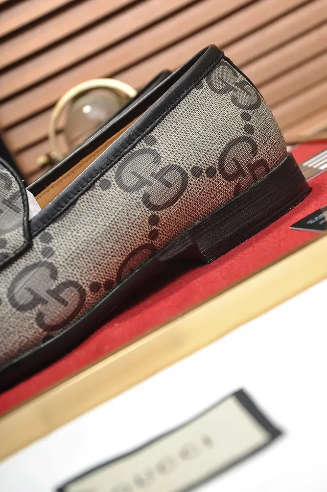 Gucci Horsebit 1955 GG Monogram Loafers de lona 2