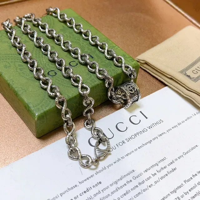Gucci Interlocking G Pendant Twisted-Link Silver Necklace 5