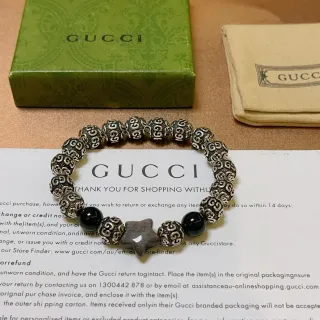 Gucci Ornate Scrollwork إسوارة مرنة معدنية وحجر أسود