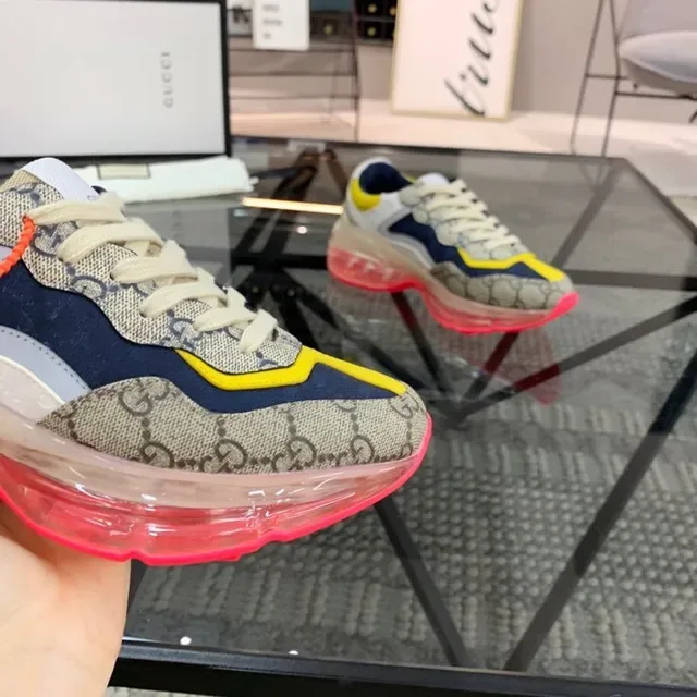 Gucci Rhyton sneakers lifestyle à semelle transparente en beige navy jaune 3