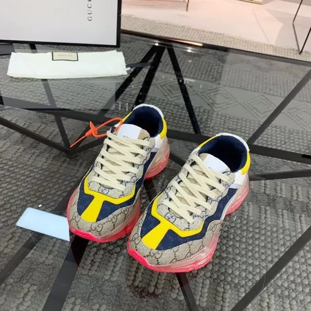Gucci Rhyton sneakers lifestyle à semelle transparente en beige navy jaune 5