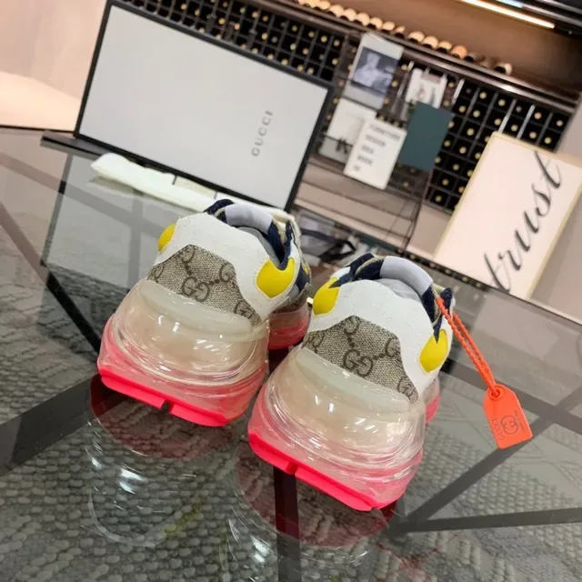 Gucci Rhyton sneakers lifestyle à semelle transparente en beige navy jaune 6