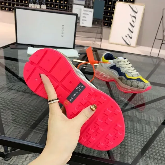 Gucci Rhyton sneakers lifestyle à semelle transparente en beige navy jaune 9