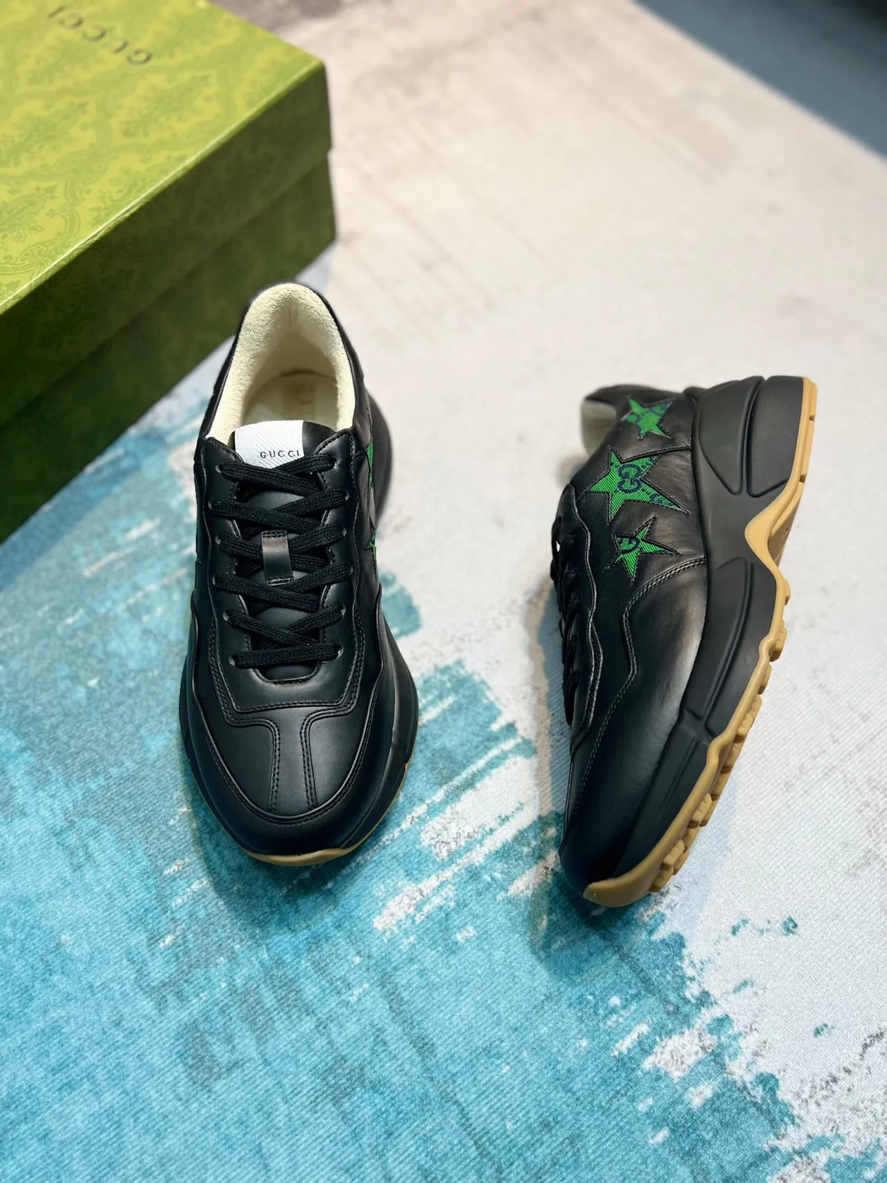 Gucci Rhyton Zapatillas de cuero negro con bordado de estrella verde chunky 4