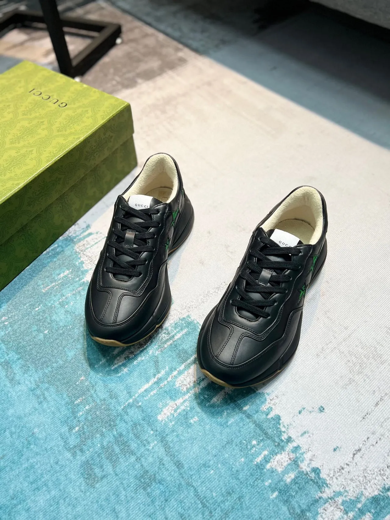 Gucci Rhyton Zapatillas de cuero negro con bordado de estrella verde chunky 5