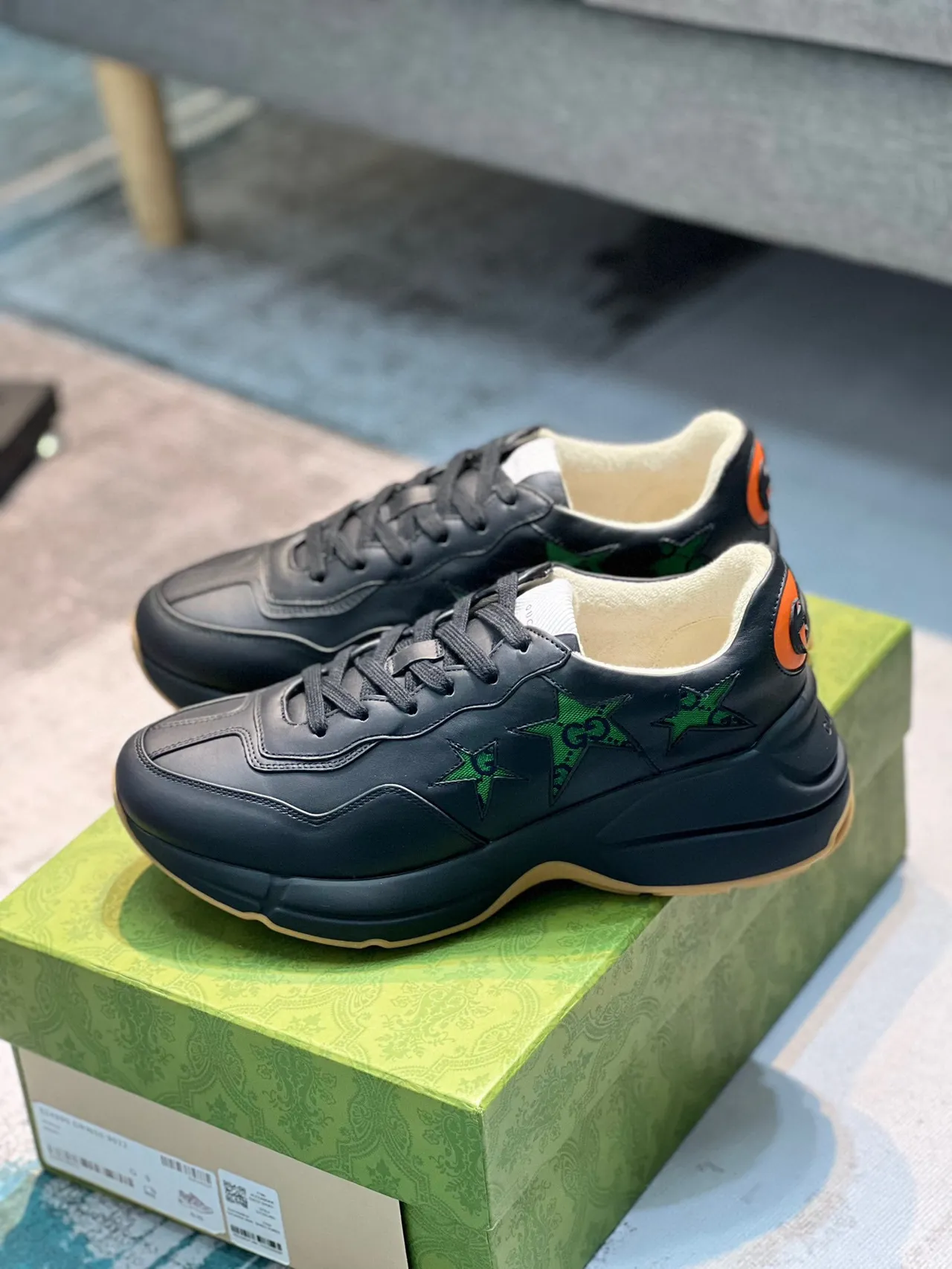 Gucci Rhyton Zapatillas de cuero negro con bordado de estrella verde chunky 7