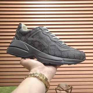 古驰 Rhyton 灰色 Monogram 生活方式运动鞋