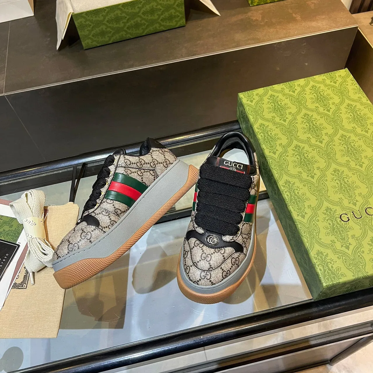 Gucci Screener Bege Monograma Canvas Verde Vermelho Web Plataforma Lifestyle Sneakers 2