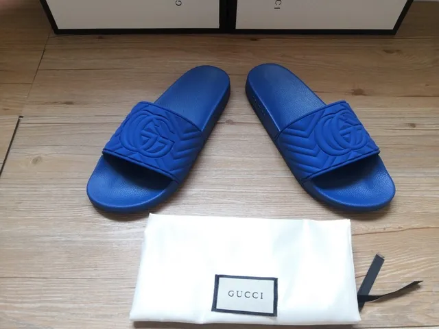 Gucci Screener Chaussons bleus embossés GG monogramme 9