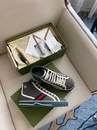 Gucci Screener Gris Charbon Web Stripe High-Top Style de Vie Sneakers 9