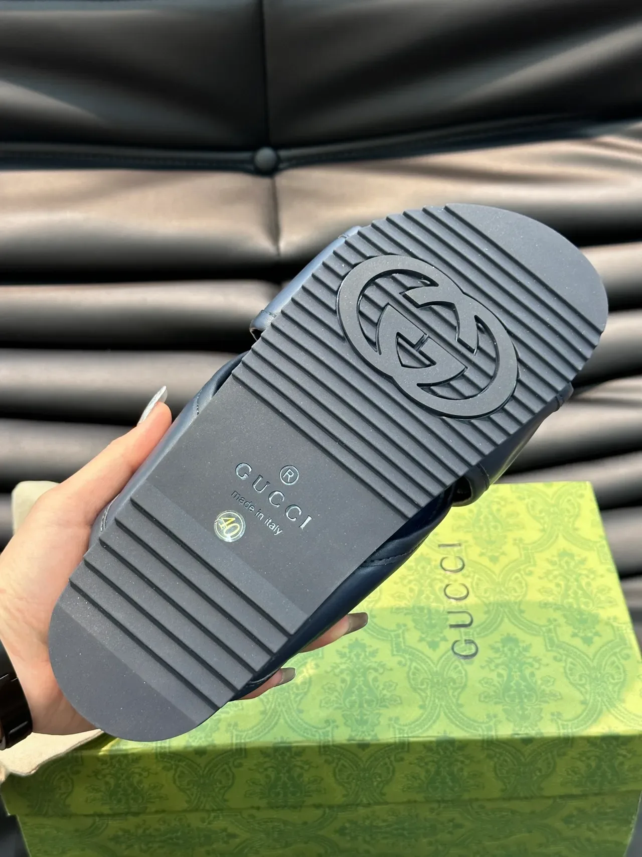 Gucci Screener Logo Sandálias Casuais de Tira Cruzada 2