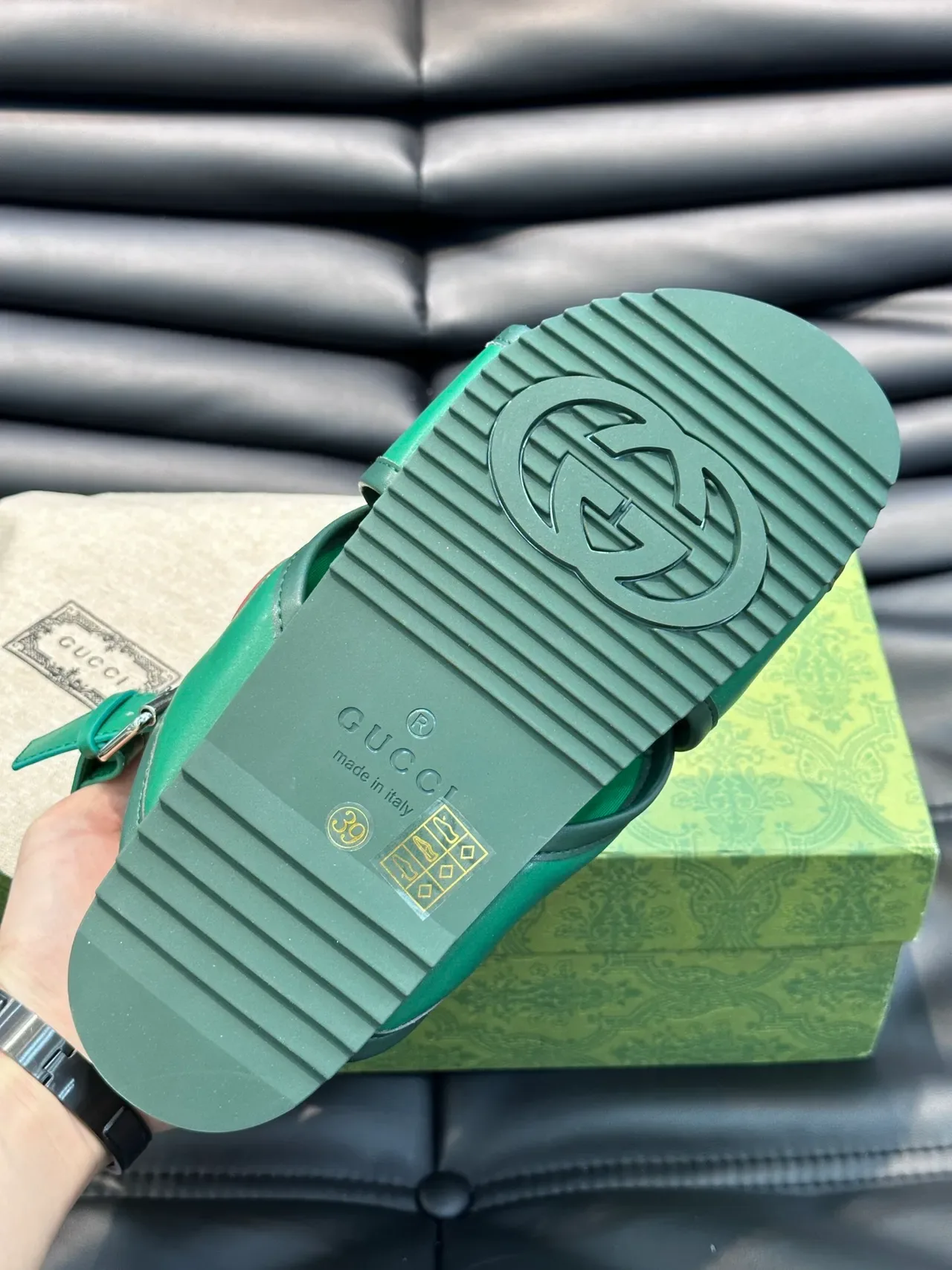 Gucci Screener Logo Sandálias Casuais de Tira Cruzada 4