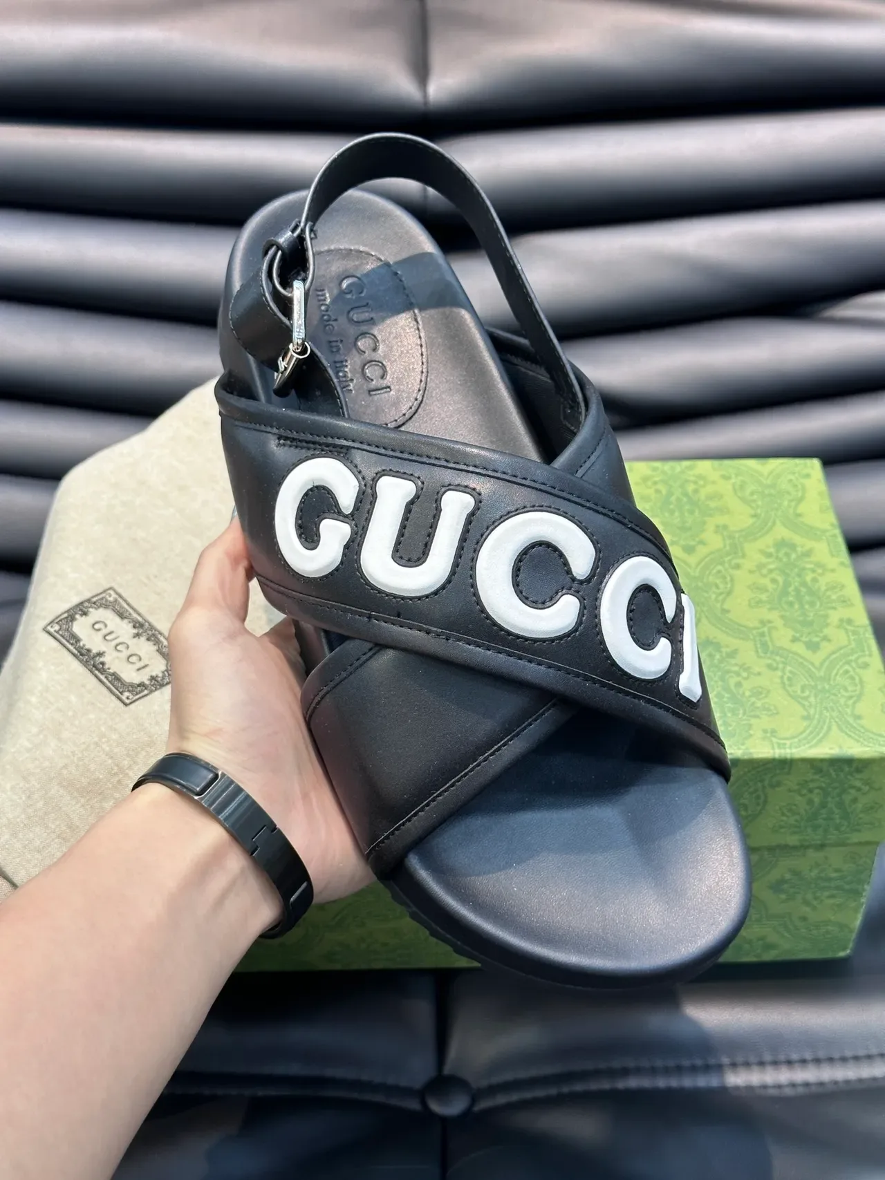 Gucci Screener Logo Sandálias Casuais de Tira Cruzada 5