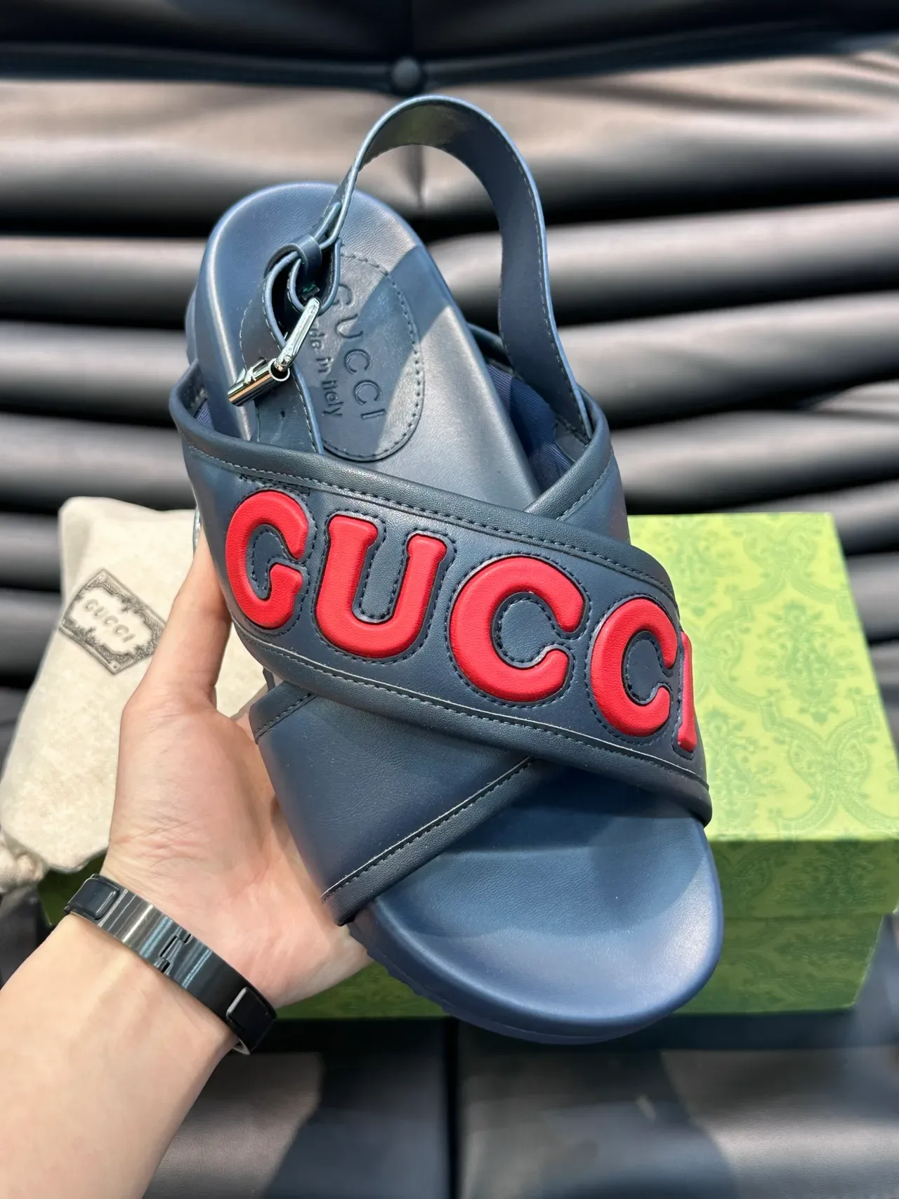 Gucci Screener Logo Sandálias Casuais de Tira Cruzada 6