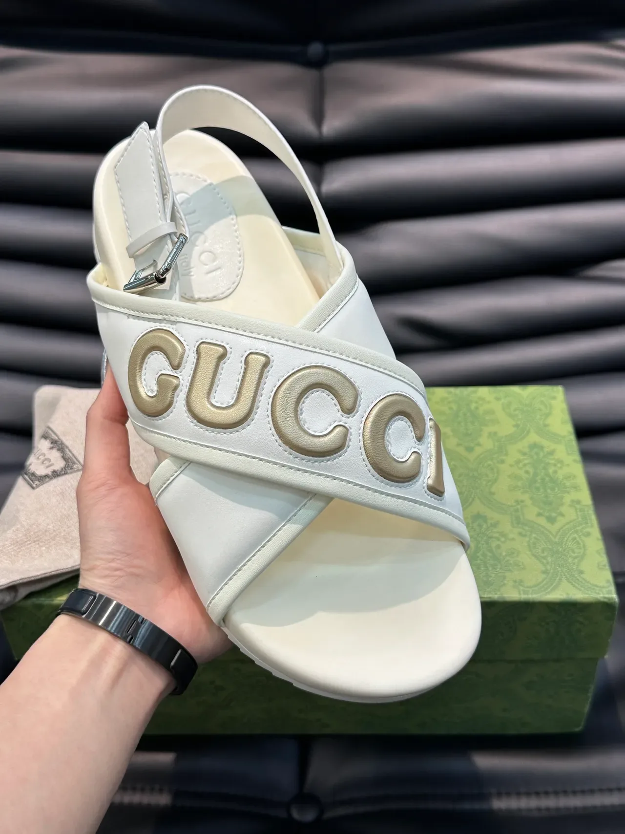 Gucci Screener Logo Sandálias Casuais de Tira Cruzada 7