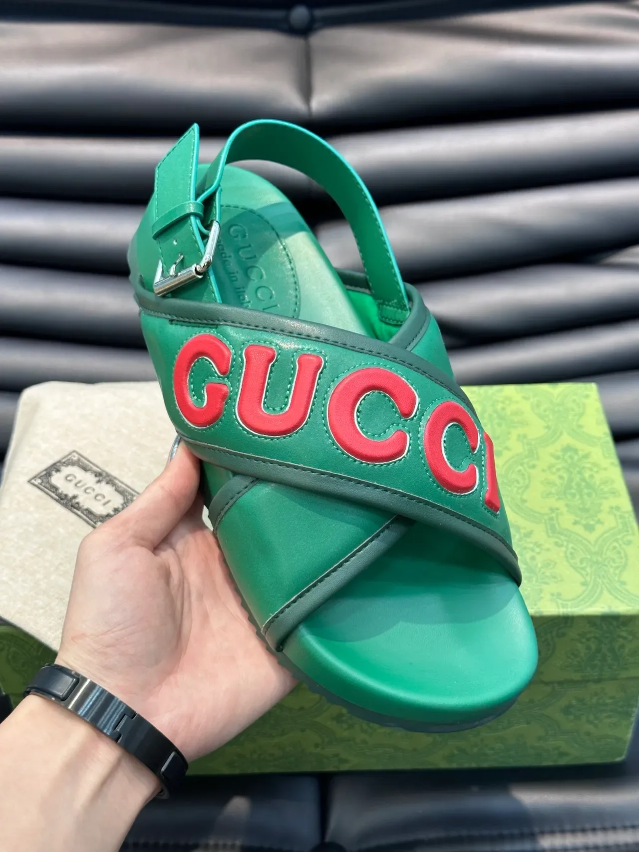 Gucci Screener Logo Sandálias Casuais de Tira Cruzada 8