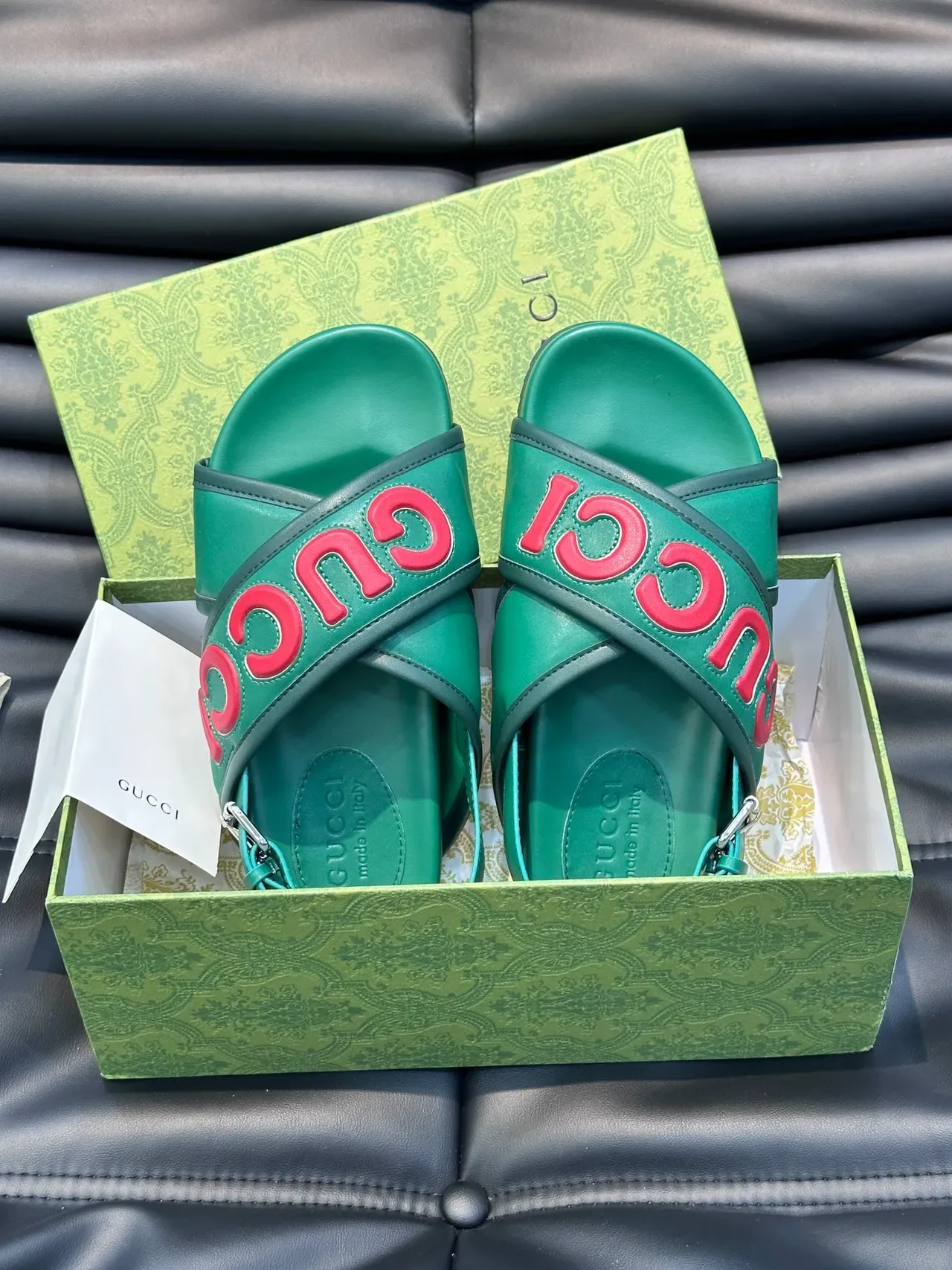 Gucci Screener Logo Sandálias Casuais de Tira Cruzada 11