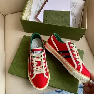 Gucci Screener Sneakers Lifestyle con parte superior de lona roja y verde rayas dobles navy