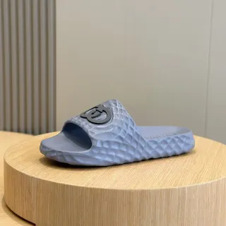 Gucci Screener Slide Sandalia Gris Translucida de Goma Moldada
