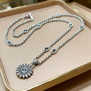 Gucci Collier Chaîne à Boules Argentée et Noire Interverrouillée avec Logo G de Perles