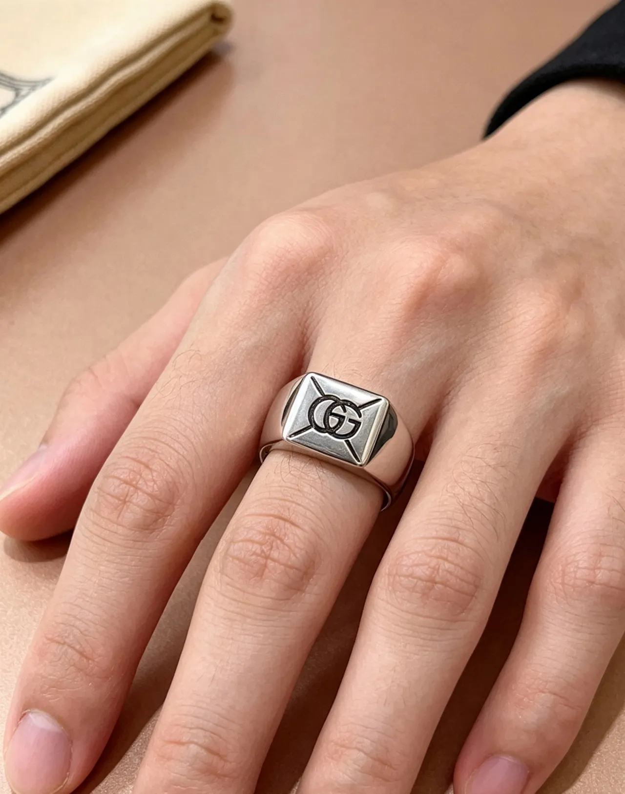 Gucci Anillo Signet Negro Plata Cuadrado Pulido 8