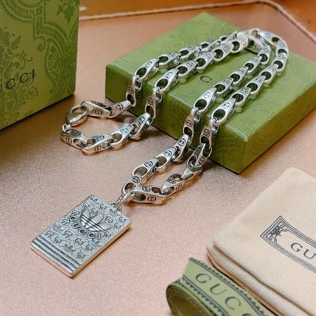 Gucci Silver Interlocking G-Link Chain Rectangular Engraved Pendant Necklace 7