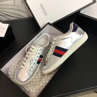 Gucci Plata Azul Marino Cuero Metálico Web Rayas Detalle Estilo de Vida Sneakers
