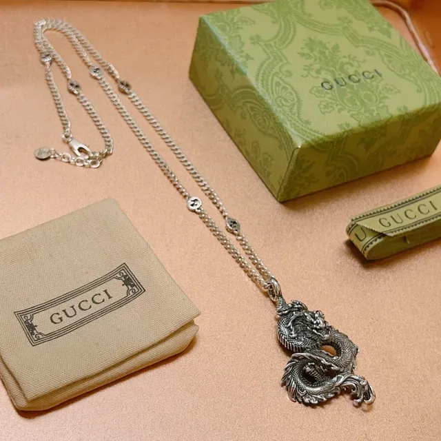 Gucci Silver Sculpted Dragon Pendant Curb Chain Necklace 8