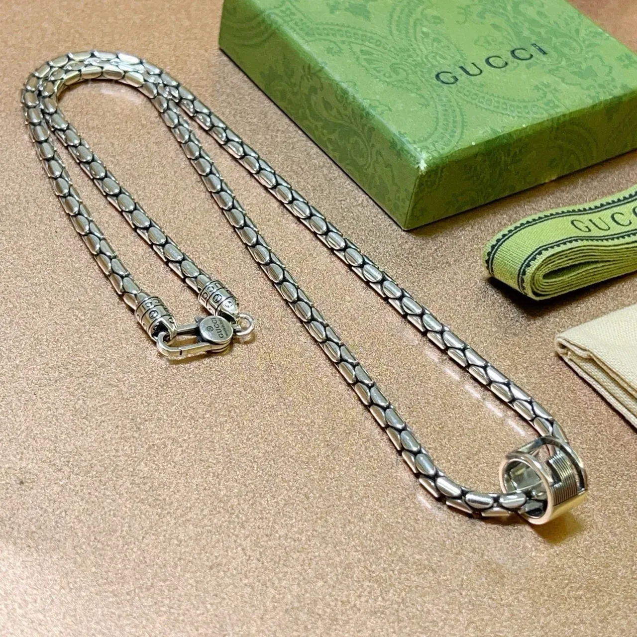 Gucci Silver-Tone Textured Link Chain Necklace 3