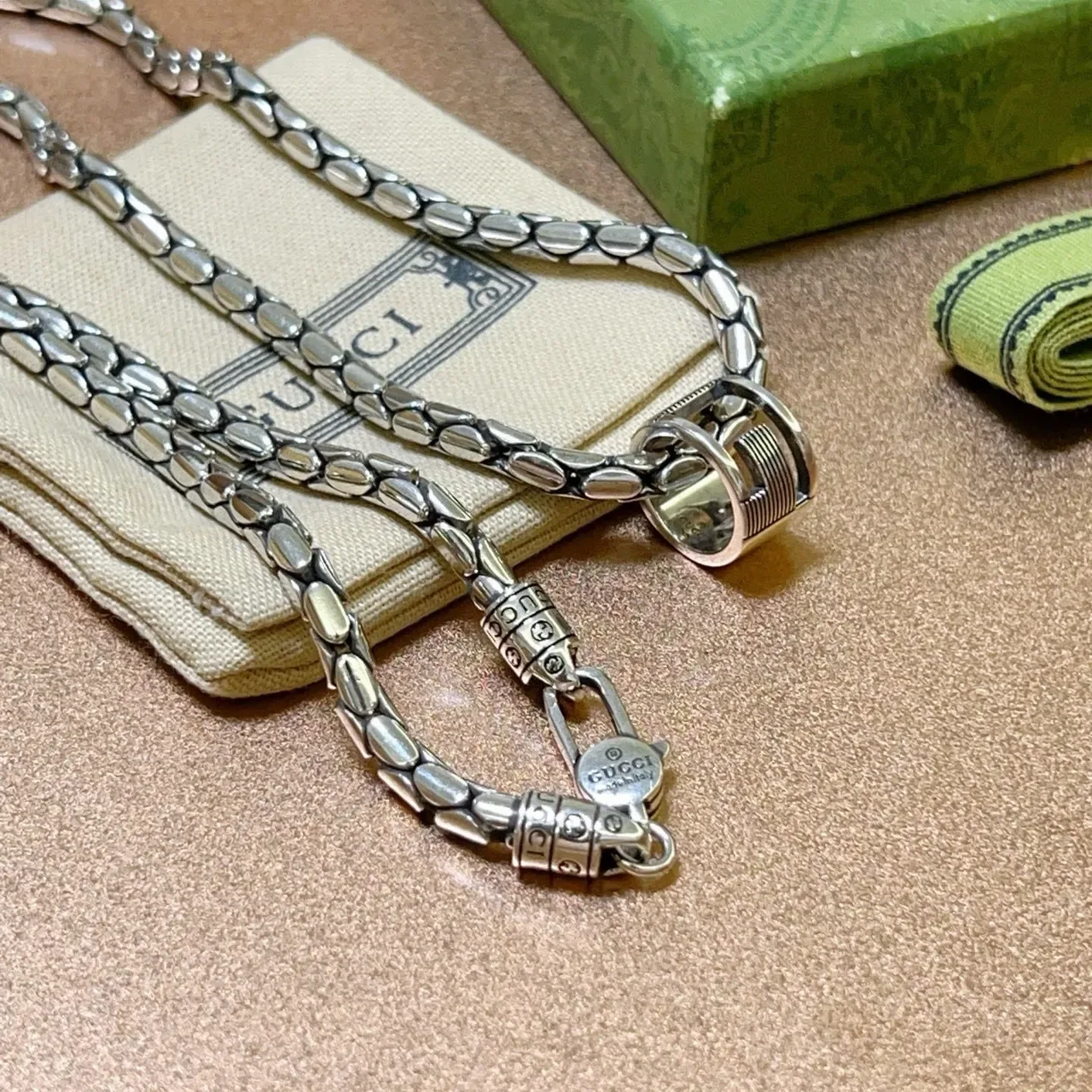 Gucci Silver-Tone Textured Link Chain Necklace 4