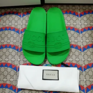 Gucci Slide 亮绿色模制橡胶拖鞋