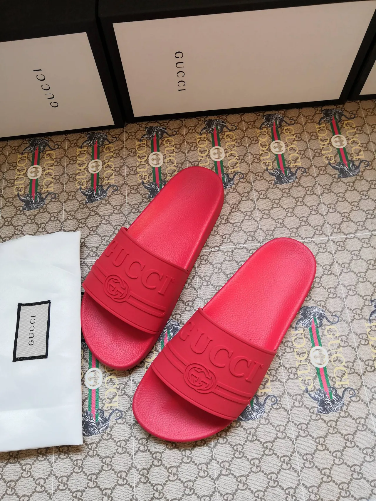 Gucci Slide Sandales Rouges en Caoutchouc Moulé 3