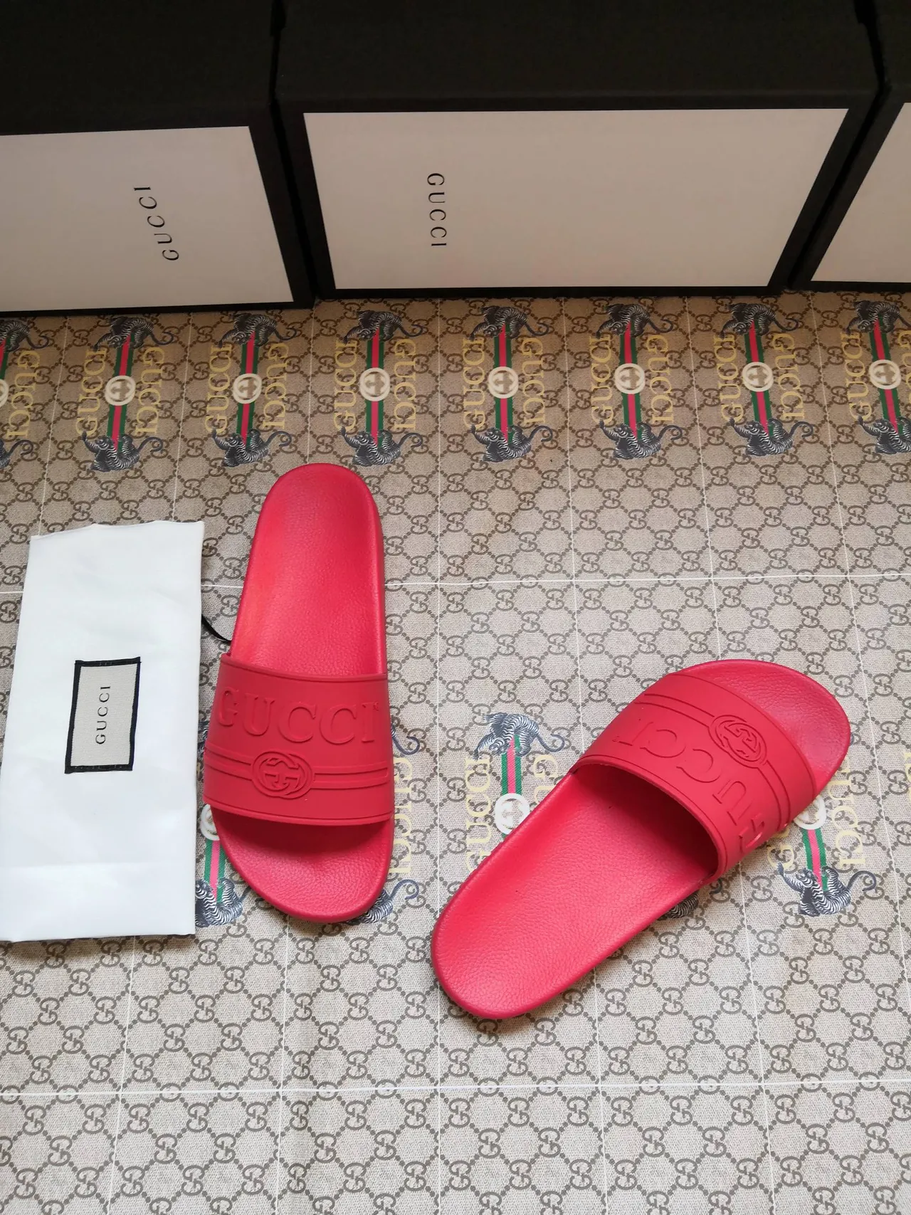 Gucci Slide Sandales Rouges en Caoutchouc Moulé 4