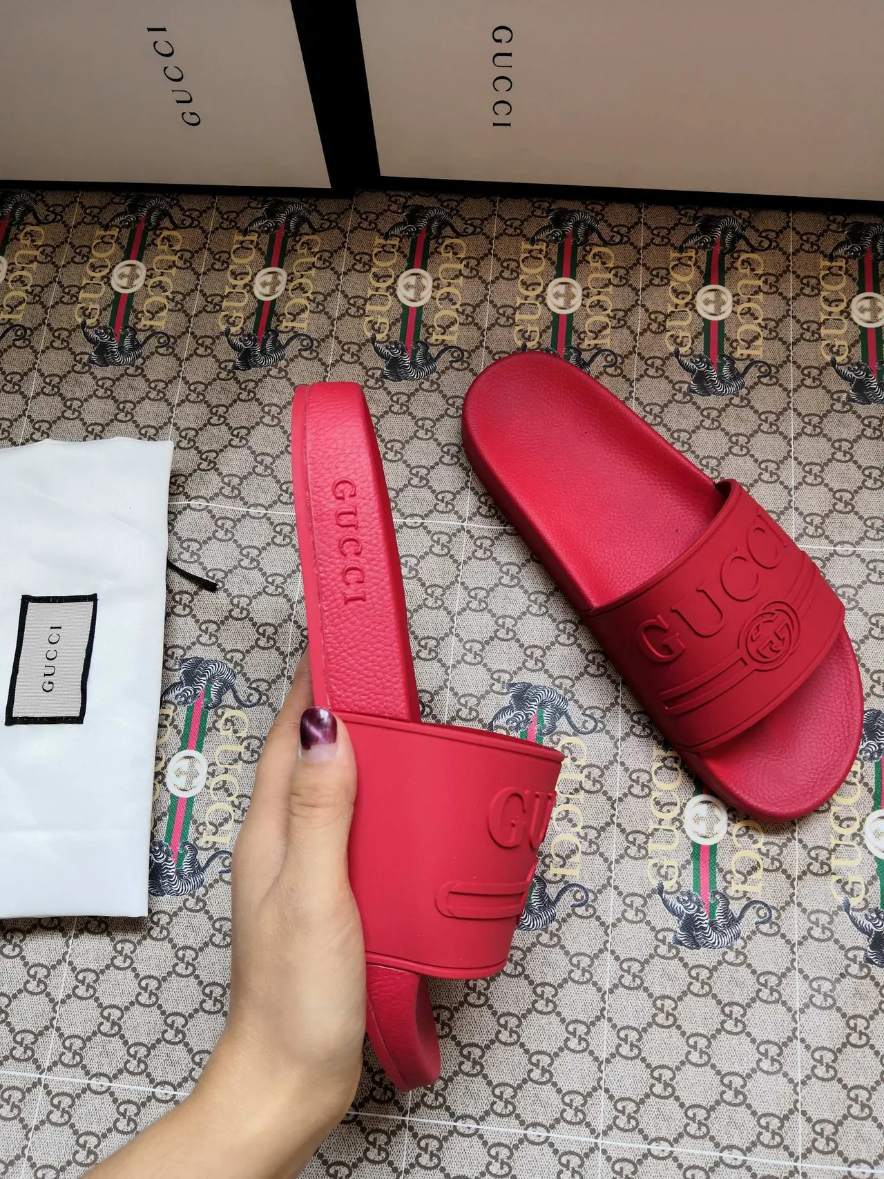 Gucci Slide Sandales Rouges en Caoutchouc Moulé 5