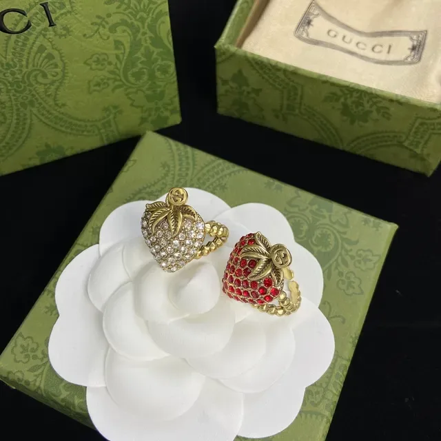 Gucci Bagues Fraise Cristal Encrustées Ton Or 7