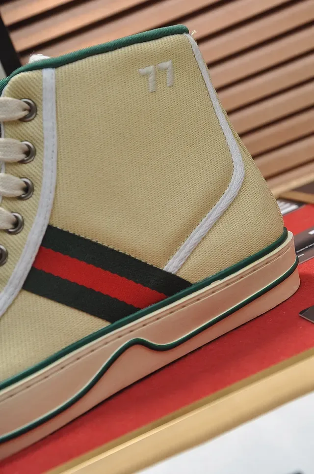 Sneaker lifestyle Gucci Tennis 1977 beige canvas de caña alta 2