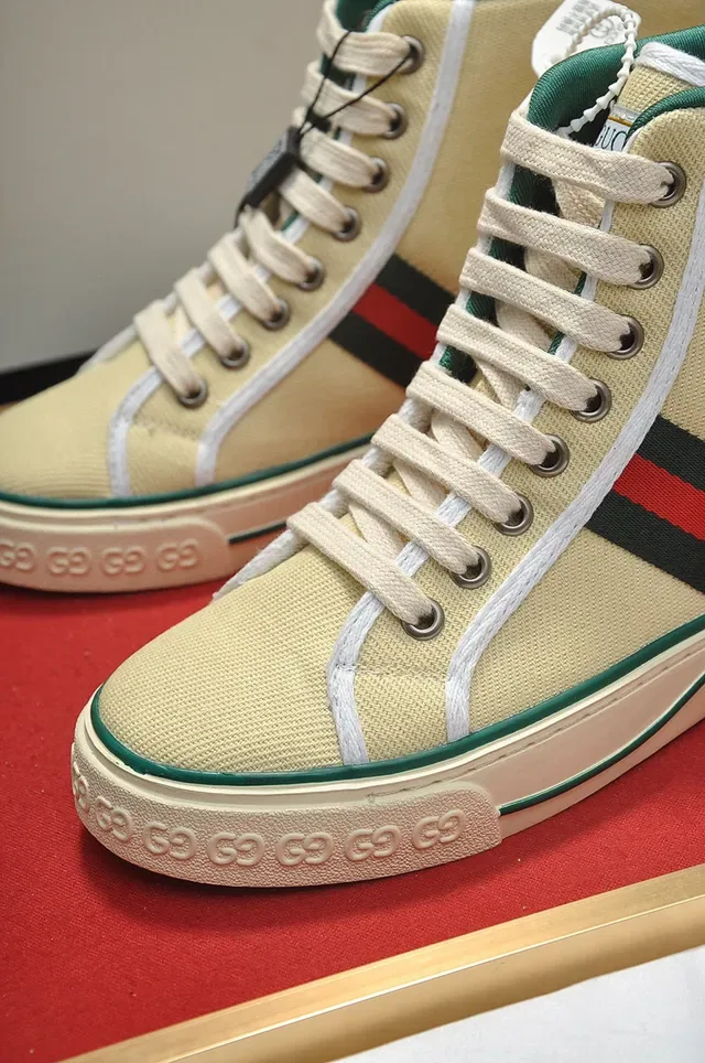 Sneaker lifestyle Gucci Tennis 1977 beige canvas de caña alta 3