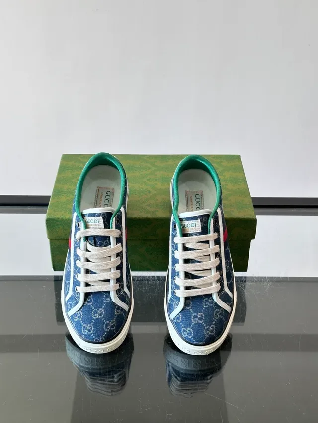حذاء رياضي Gucci Tennis 1977 أزرق بحري GG Monogram كانفاس ستايل حياة 4