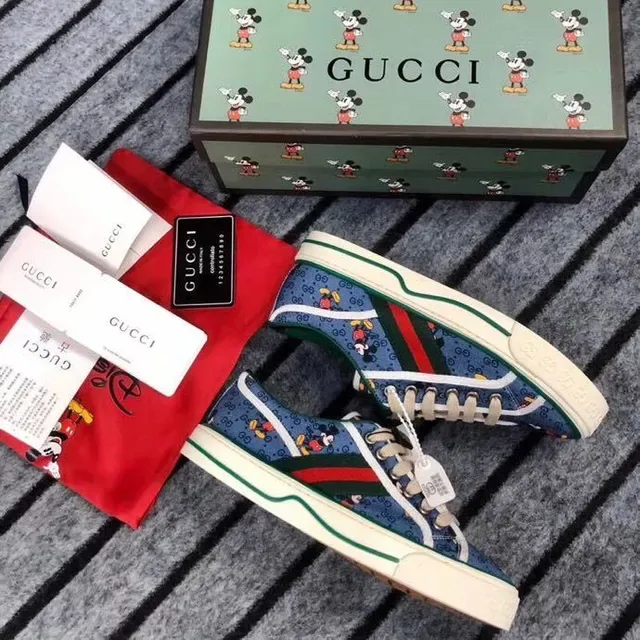 Gucci Tennis 1977 Bleu marine Impression Mickey Mouse Lifestyle Sneakers 4