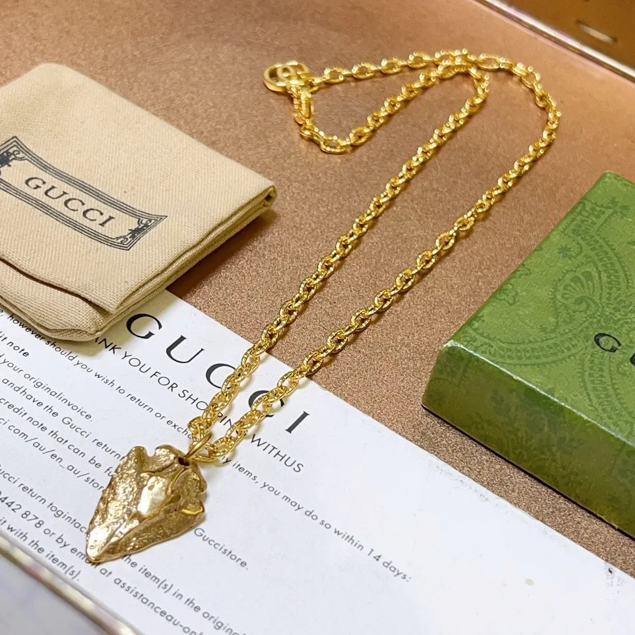 Collier Gucci Chaîne d'Or Pendentif Feuille Texturée 3